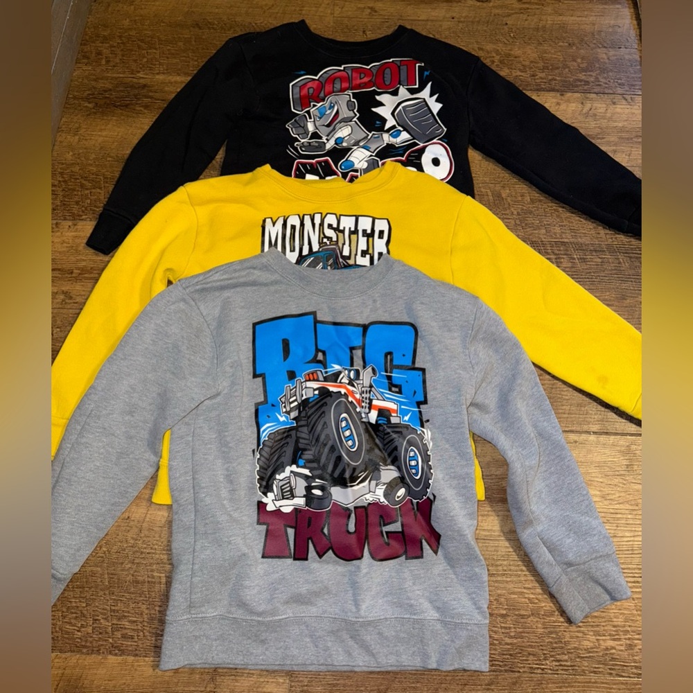 Boys 5T crewneck bundle - Picture 3 of 7